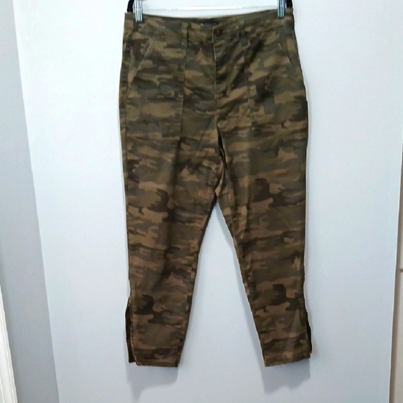 Social Standard by Santuary Camouflage Pants Size 14 Pockets Zipper Ankle - Picture 1 of 8